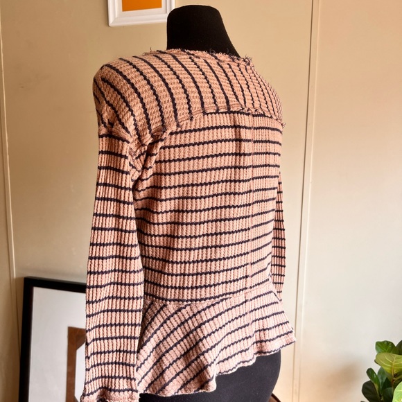 Free people size extra small thermal, long sleeve, peplum shirt - Picture 4 of 8